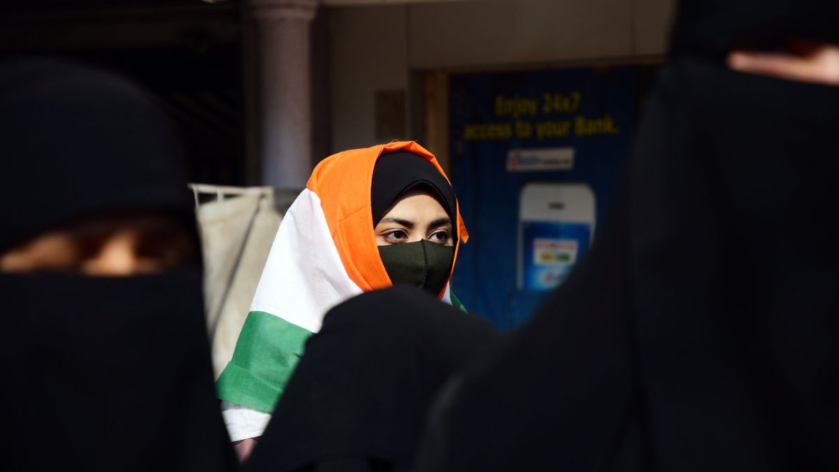 karnataka-recruitment-exams-2023-all-types-of-headcovers-electronic-devices-banned-inside-examination-hall-karnataka-hijab-ban-details