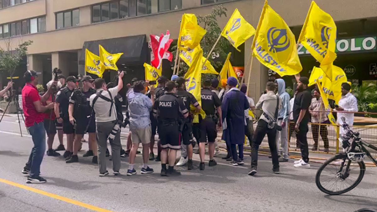 sikh-family-attacked-by-khalistanis-pannun-sikhs-for-justice-sfj-members-canada-abbotsford-vancouver-trying-to-protect-indian-flag-tricolour