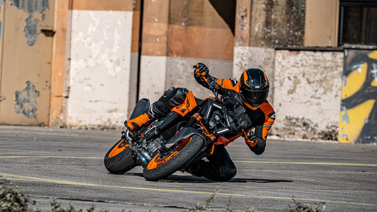 eicma-2023-ktm-unveils-new-990-duke-with-powerful-120-bhp-lc8c-engine-check-full-details-here