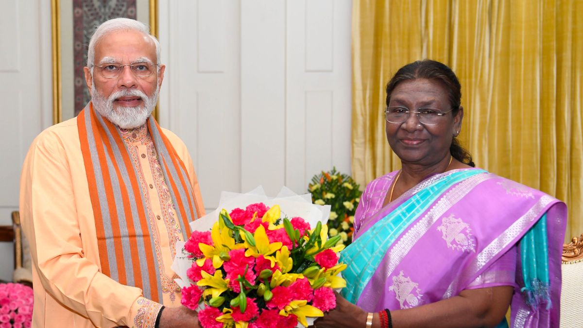 PM Modi Meets President Droupadi Murmu On Occasion Of Diwali