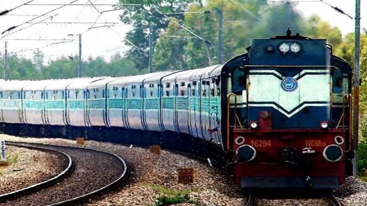 Jharkhand News Two Die Due To Sudden Jolt After DelhiBound Train