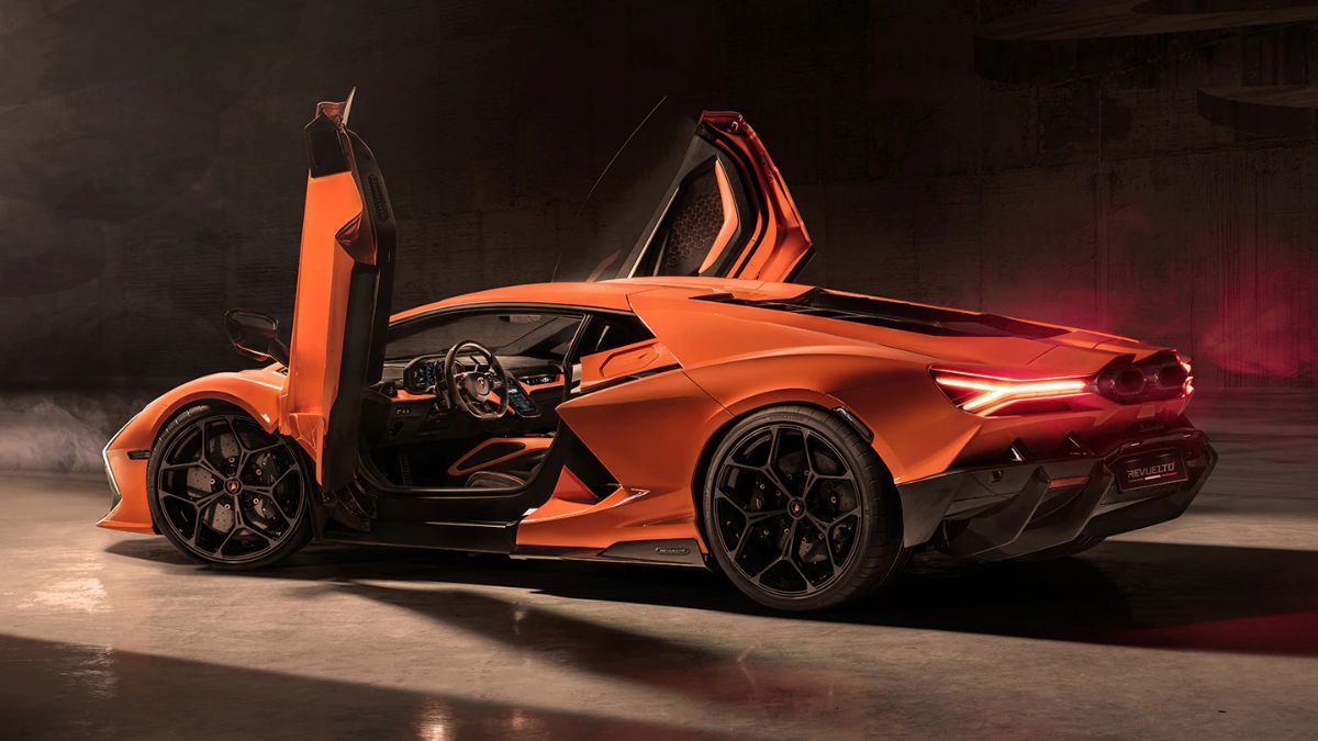 lamborghini-revuelto-all-set-for-india-launch-on-dec-6-to-be-first-plugin-hybrid-lambo-full-details-inside