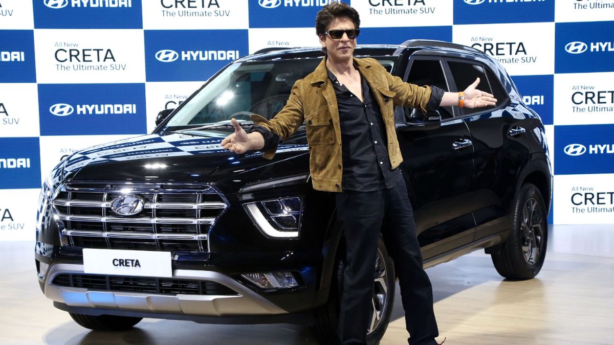 Shah Rukh Khan brings home a Rolls-Royce Cullinan Black Badge worth Rs 10  crore [Video] - Car News