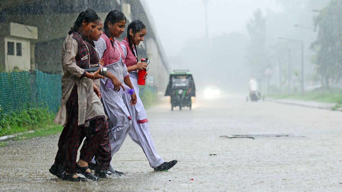 tamil-nadu-rains-schools-colleges-in-tiruvallur-to-remain-shut-on-november-30-as-imd-issues-heavy-rain-warning