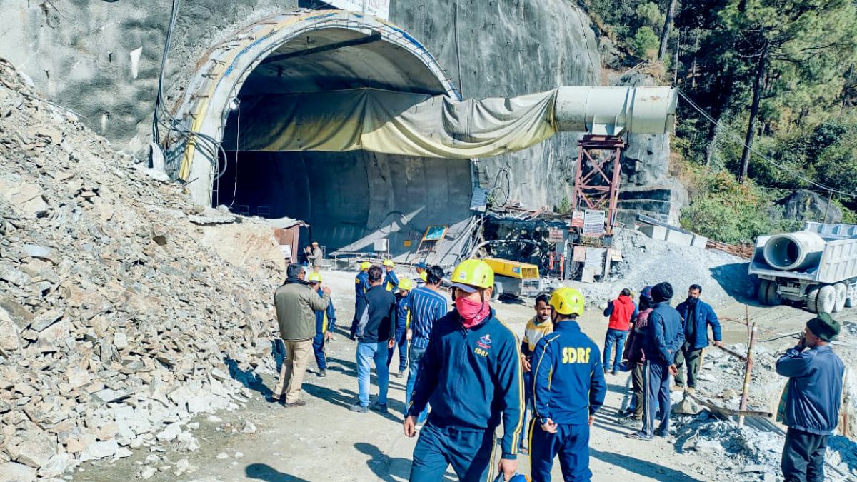 psychiatric-counselling-talking-to-family-members-how-workers-trapped-in-uttarkashi-tunnel-stay-motivated