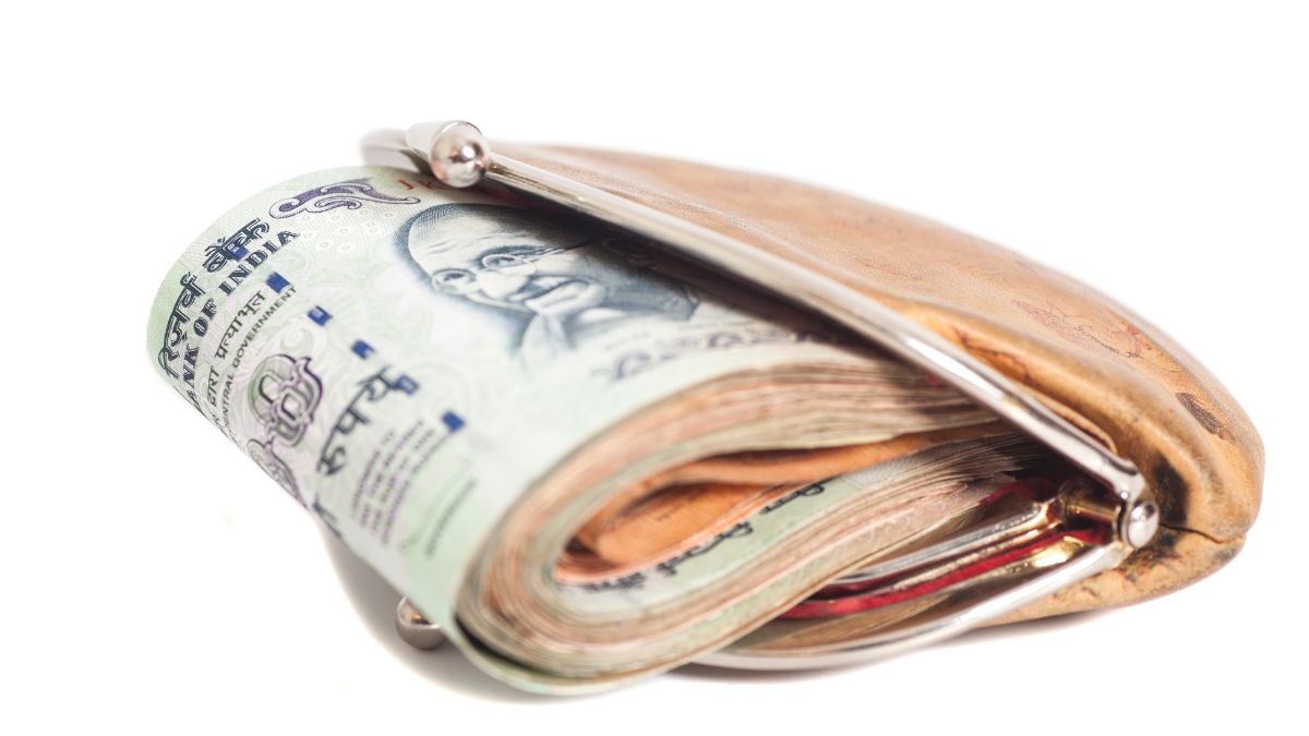 5 Things To Keep In Your Wallet To Never Fall Short Of Money Vastu Tips