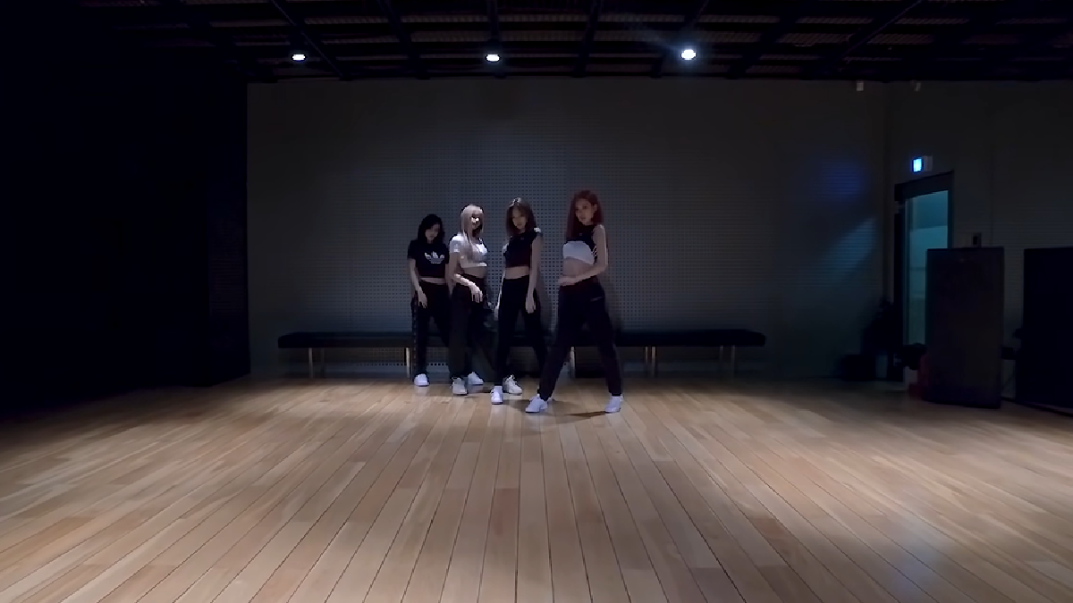 blackpink-lisa-jisoo-rose-and-jennie-groove-to-hit-track-yaad-piya-ki-aane-lagi-blinks-say-better-than-divya-khosla-watch-viral-video