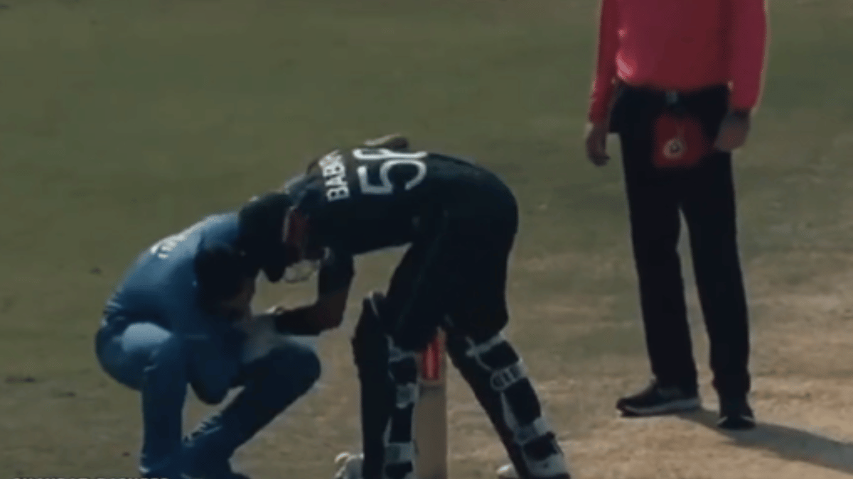 pakistan-vs-afghanistan-babar-azam-refuses-to-let-senior-player-mohammad-nabi-tie-his-shoelace-wholesome-gesture-wins-netizens-watch-world-cup-2023-viral-video