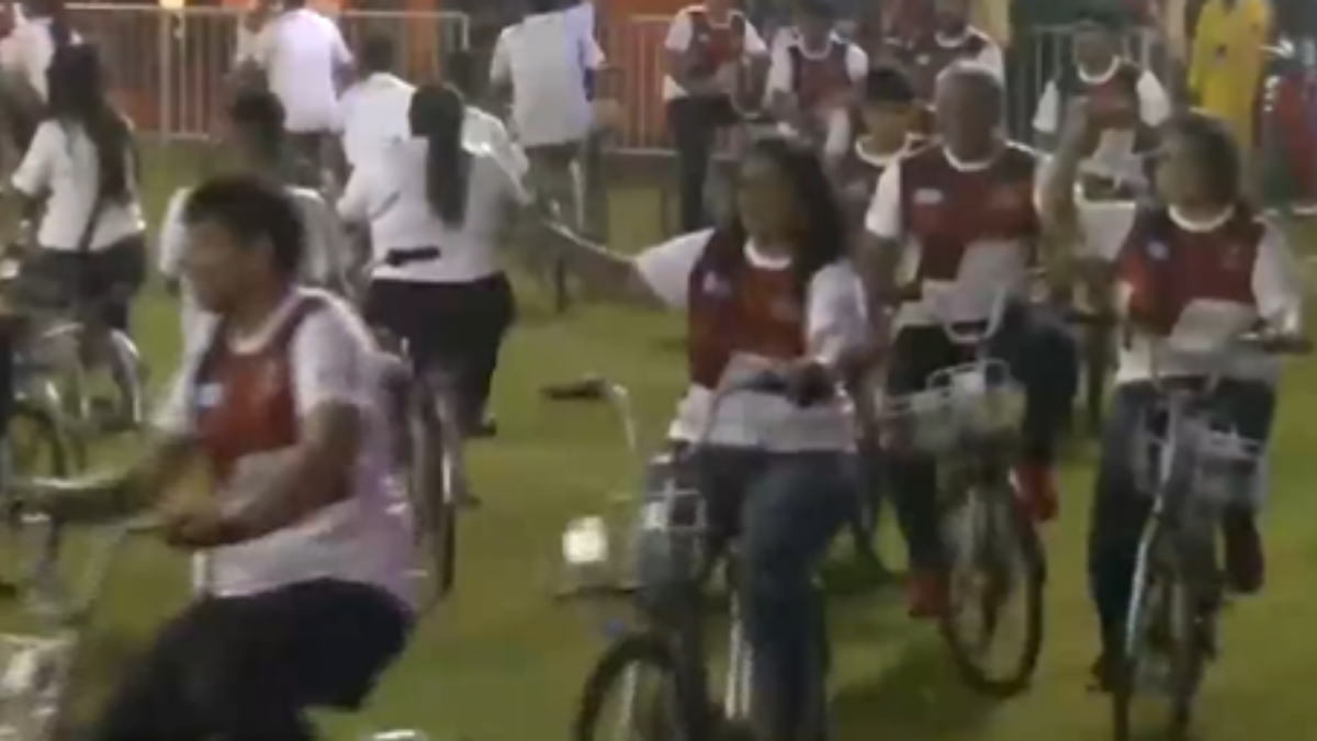 navaratri-2023-gujarat-bicycle-garba-comes-under-fire-after-netizens-call-out-lack-of-traditional-essence-watch-viral-video