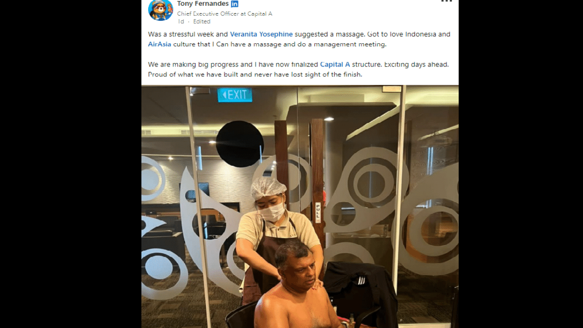 Shirtless AirAsia CEO Gets Massage During Meeting. (Source: Tony Fernandes/ LinkedIn)