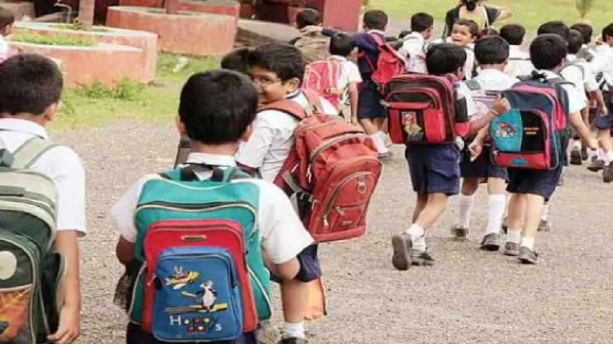 boy-completes-homework-while-riding-bicycle-netizens-say-cheat-paper-bana-raha-hai-viral-video