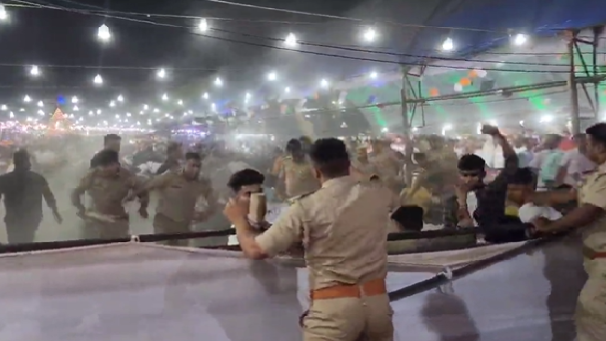 police-lathi-charge-at-people-after-their-animal-like-behaviour-over-russian-dancer-performance-in-up-jhansi-watch-viral-video