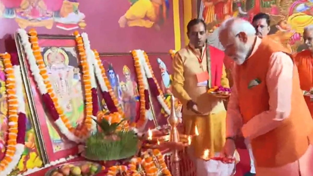 'Let This Be The Burning Of Forces Dividing India': PM Modi At 'Ravan ...