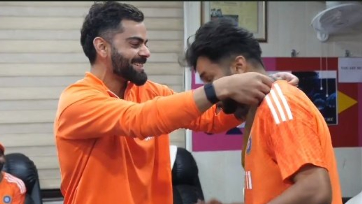 virat-kohli-chuckles-as-shardul-thakur-receives-award-for-best-fielder-during-ind-vs-afg-match-video