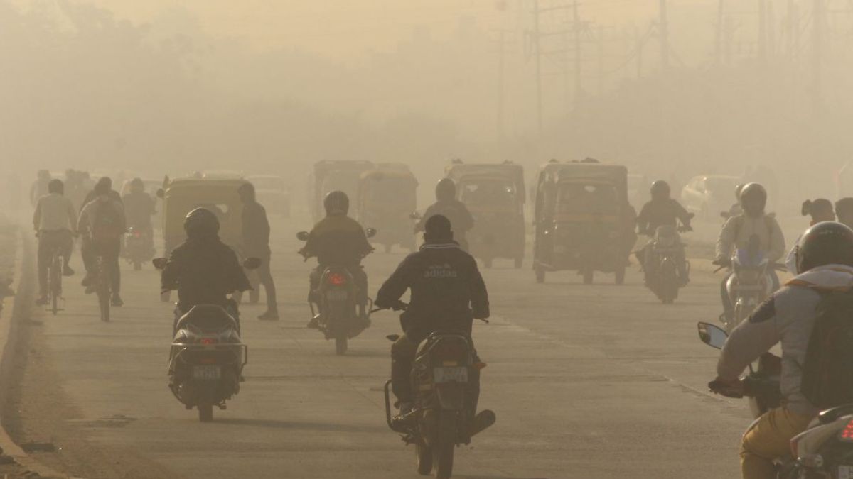 Delhi Continues To Breathe Toxic Air As AQI Stands At Over 200, Mumbai ...