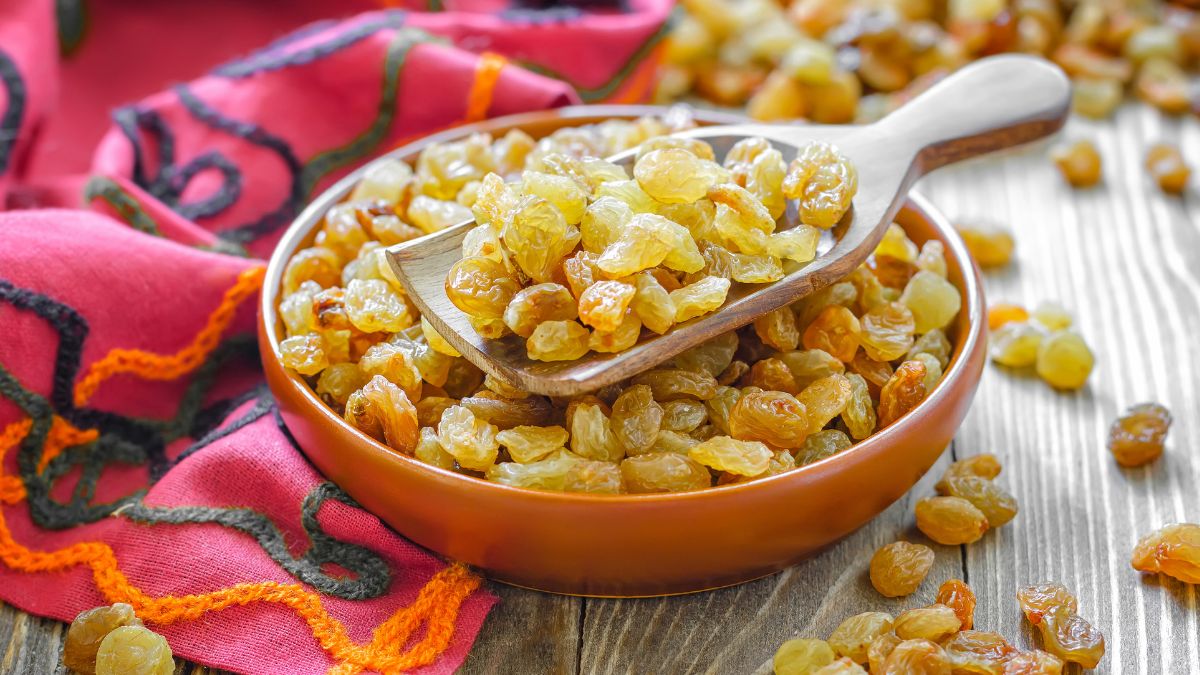 5 Health Benefits Of Drinking Raisin Water Everyday On Empty Stomach