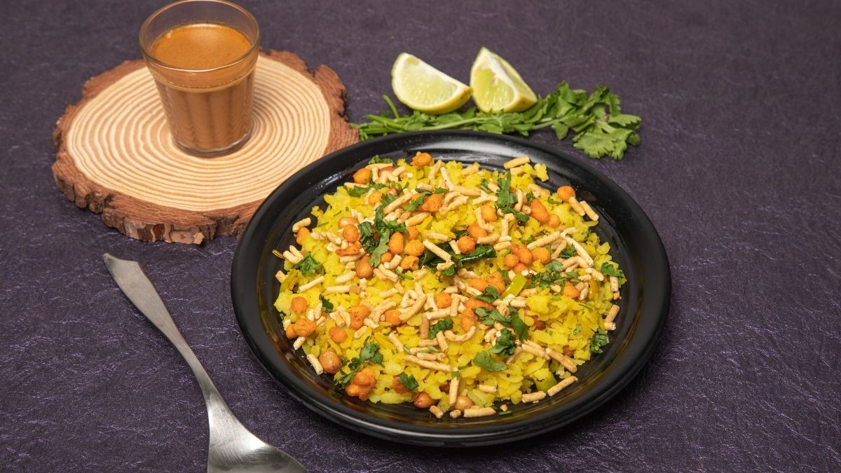is-eating-poha-in-breakfast-good-for-weight-loss-know-from-expert