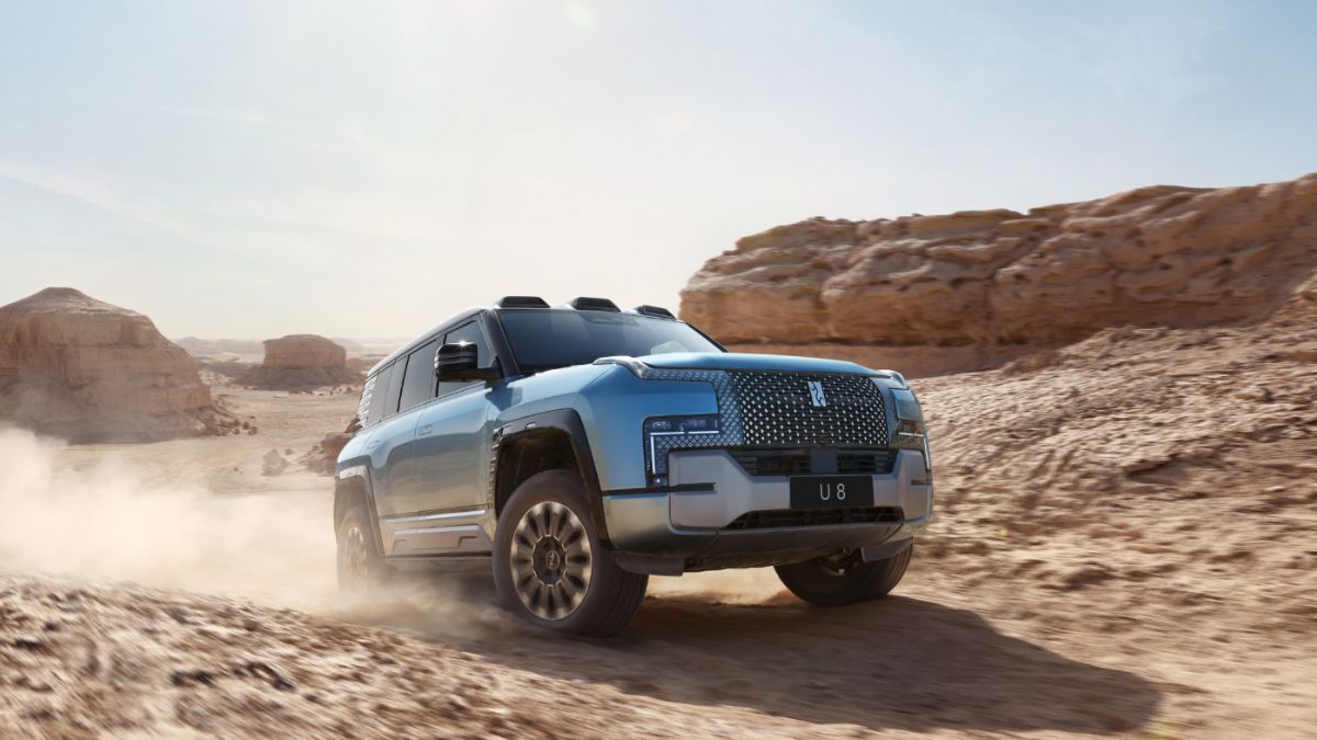 byd-u8-1180-bhp-hybrid-monster-that-can-do-full-360-at-same-spot-and-can-also-float-on-water-full-details