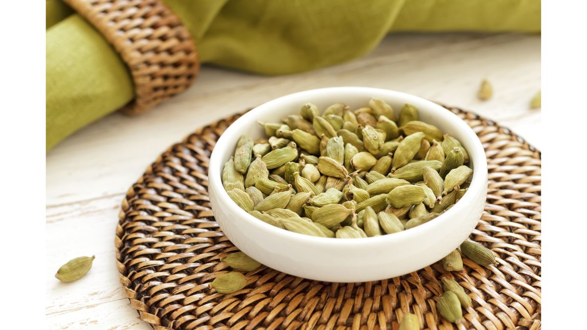 5 Amazing Benefits Of Cardamom That Make It A Delight For Your Recipes