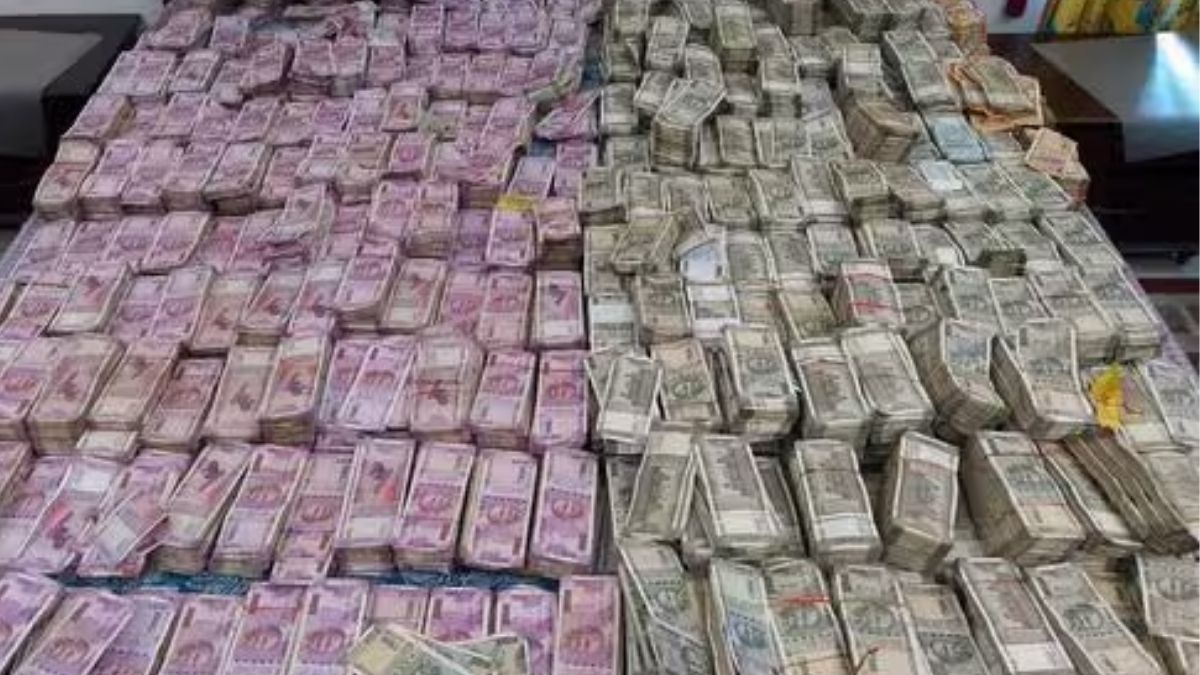 Income Tax Department Seizes Cash Jewellery Items Worth Over Rs 102 income-tax-department-seizes-cash-jewellery-items-worth-over-rs-102