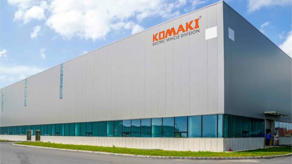 komaki-offers-extra-battery-charger-for-its-se-scooters-in-india-as-festive-delight