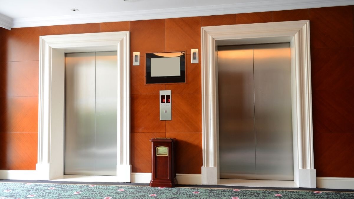 up-government-to-pass-new-law-for-insurance-of-passengers-in-vertical-transports-like-lifts-escalators