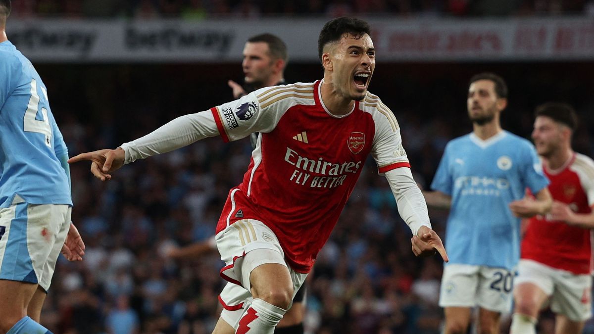  Gabriel Martinelli celebrates scoring Arsenal's first goal against Manchester City in the Premier League on August 27, 2023.