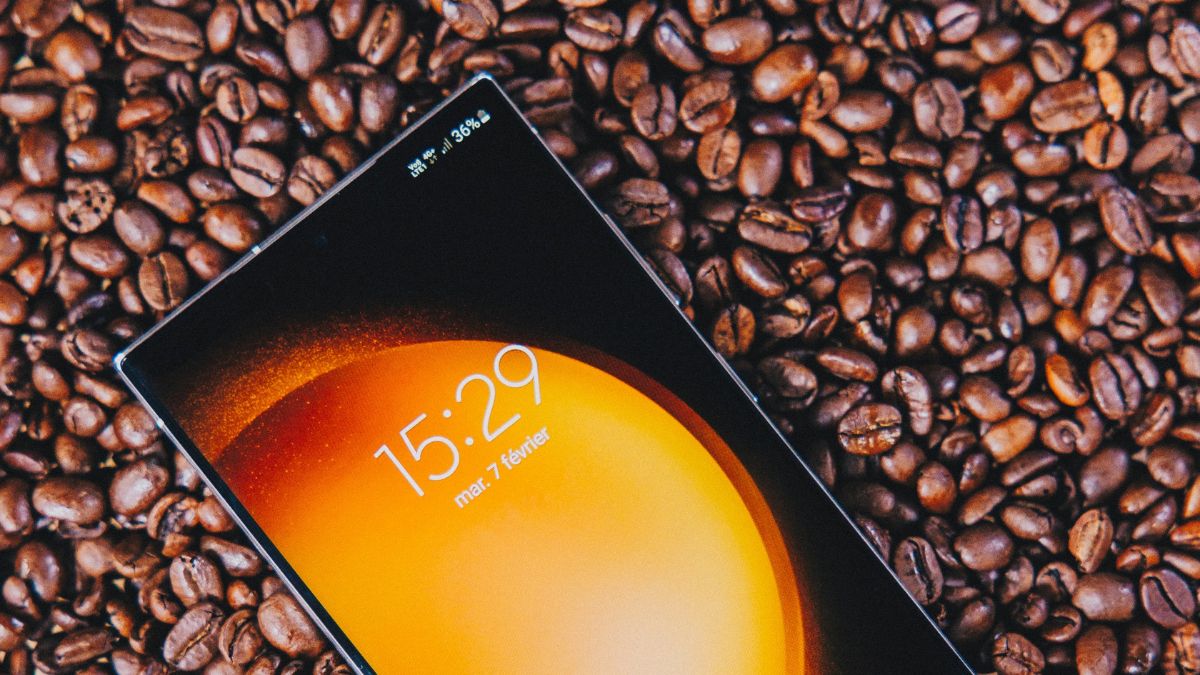 samsung-galaxy-s24-ultra-5g-series-oneui-6-1-latest-update-tipped-to-get-largest-ai-update-in-history-smartphone-news