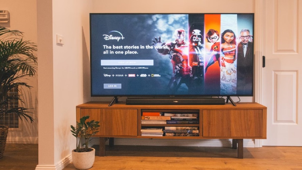 11 Best 43 Inch Smart TVs: Switch From Streaming To Gaming In Seconds!