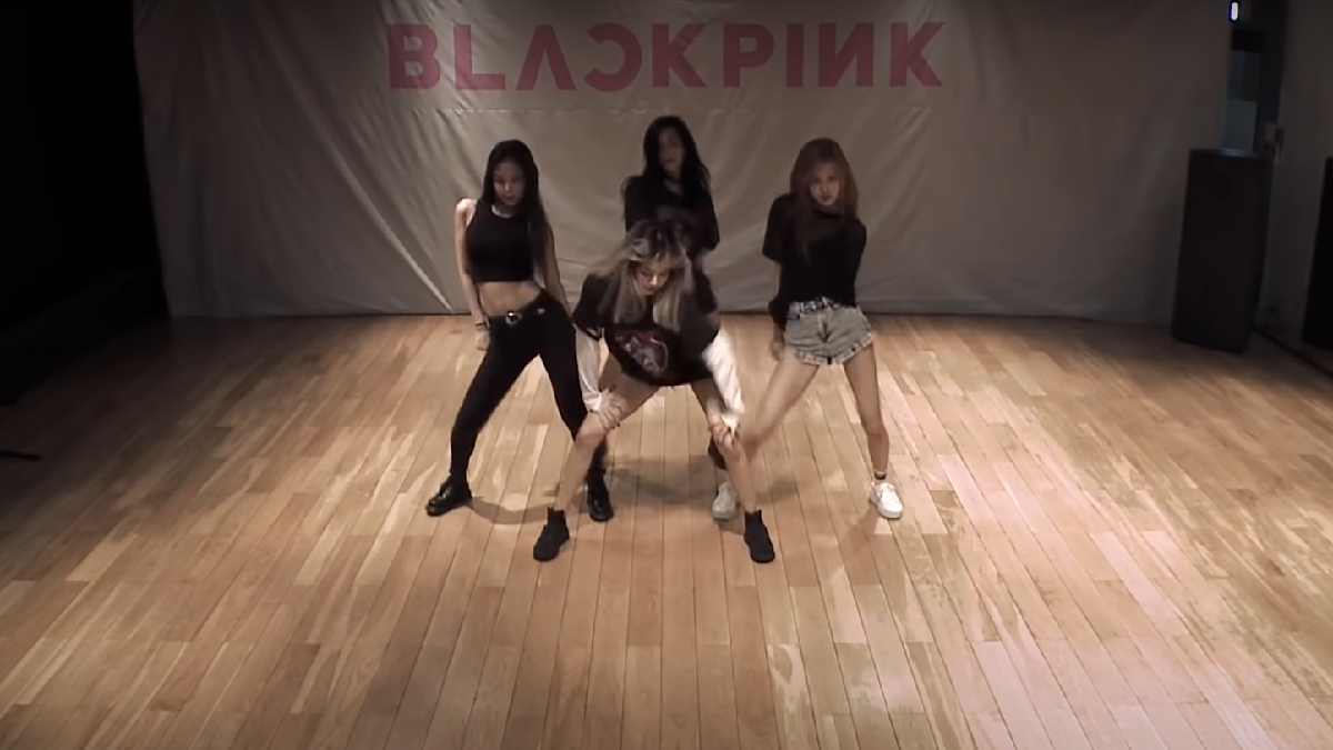 blackpink-lisa-jennie-rose-jisoo-dance-to-priyanka-chopra-desi-girl-blinks-say-peecee-needs-to-see-this-watch-viral-video