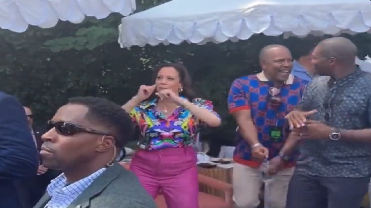 us-vp-kamala-harriss-hiphop-dance-goes-viral-video-leaves-netizens-divided-watch