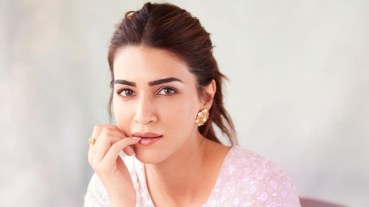 Kriti Sanon Opens Up About Crying During First Ramp Walk And Brush With ...