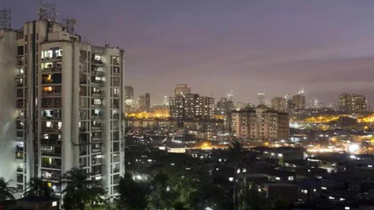 viral-video-of-man-giving-tour-of-his-1bhk-flat-in-mumbai-triggers-netizens-claustrophobia-watch