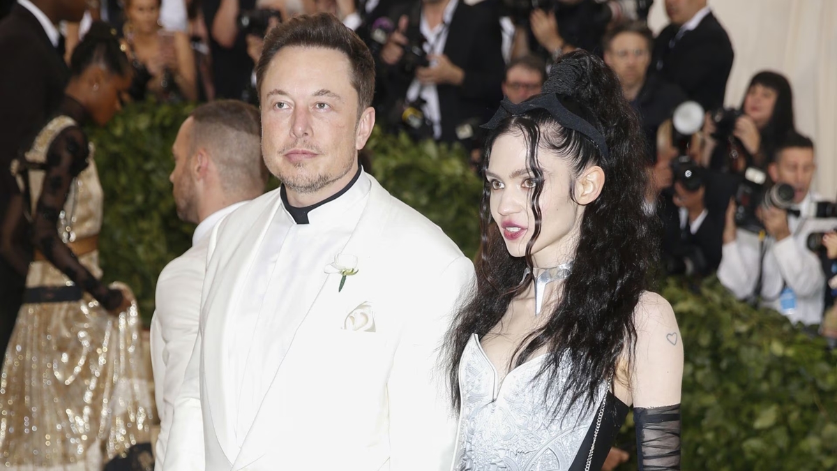 Elon Musk Clicked Photo Of Grimes Giving Birth Via C-Section ...