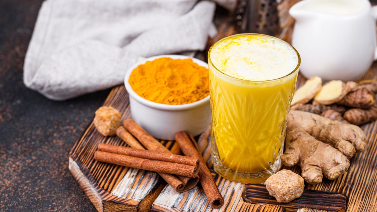 Top 7 Health Benefits Of Drinking Turmeric Milk At Night