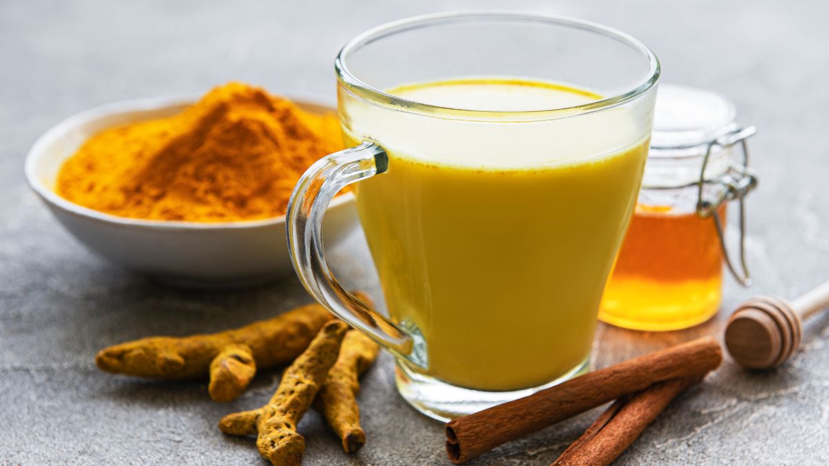 Top 7 Health Benefits Of Drinking Turmeric Milk At Night