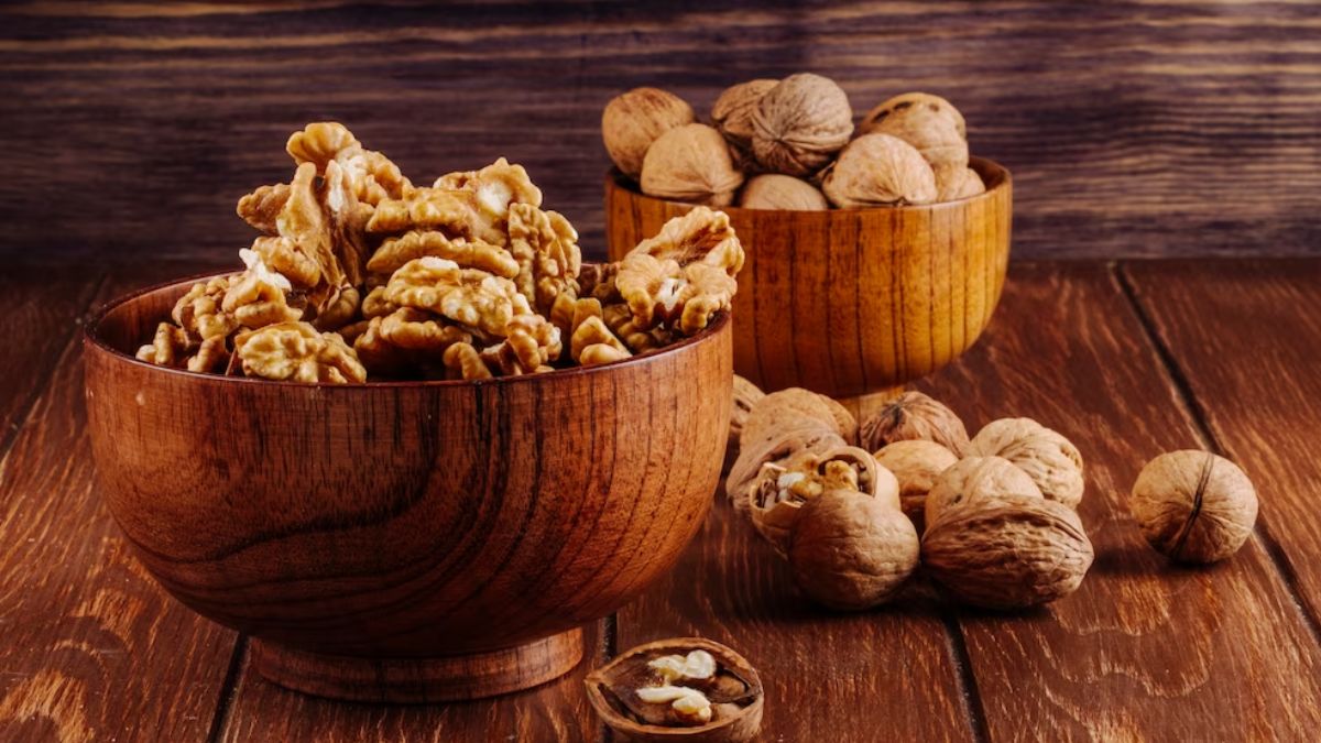 5 Health Benefits Of Eating Soaked Walnuts In The Morning