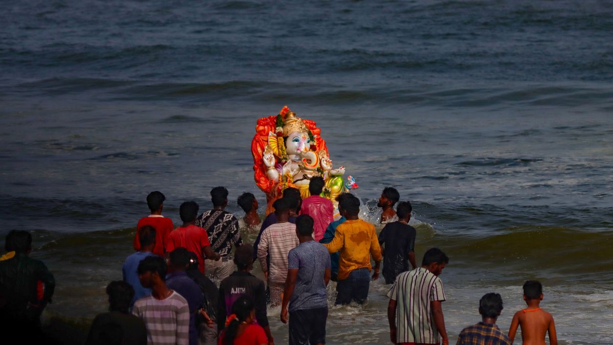 hyderabad-news-protest-erupts-over-high-court-order-to-ban-immersion-of-pop-ganesh-idols-in-hussain-sagar