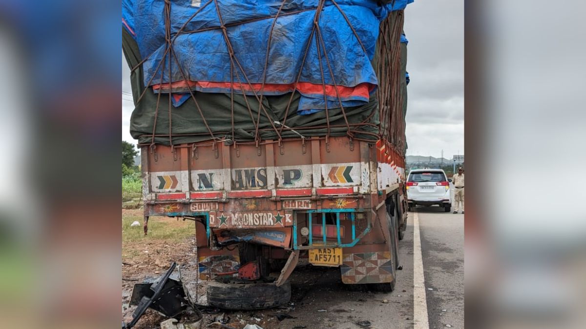 Karnataka: Four Killed After Car Rams Into Parked Bus On Mangaluru ...