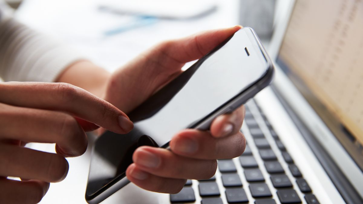 hyderabad-news-upset-over-lost-phone-26yearold-man-dies-by-suicide-in-jagathgirigutta