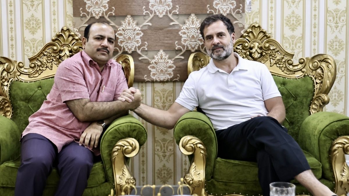 rahul-gandhi-meets-danish-ali-after-ramesh-bidhuri-abusive-slurs-against-bsp-mp-nafrat-ke-bazaar-mein
