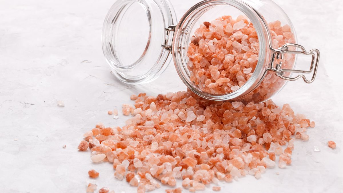 5 Reasons Why You Should Replace Regular Salt With 'Black Salt' For