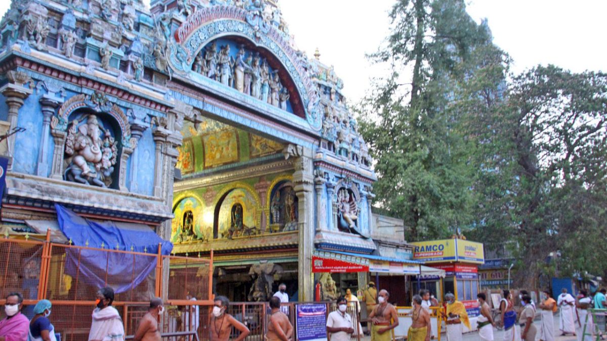 breaking-gender-barriers-three-women-to-become-temple-priests-in-tamil-nadu