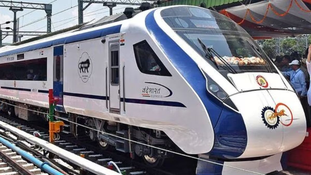 government-to-implement-14-minutes-of-miracle-initiative-for-speedy-cleaning-of-vande-bharat-trains-from-october-1