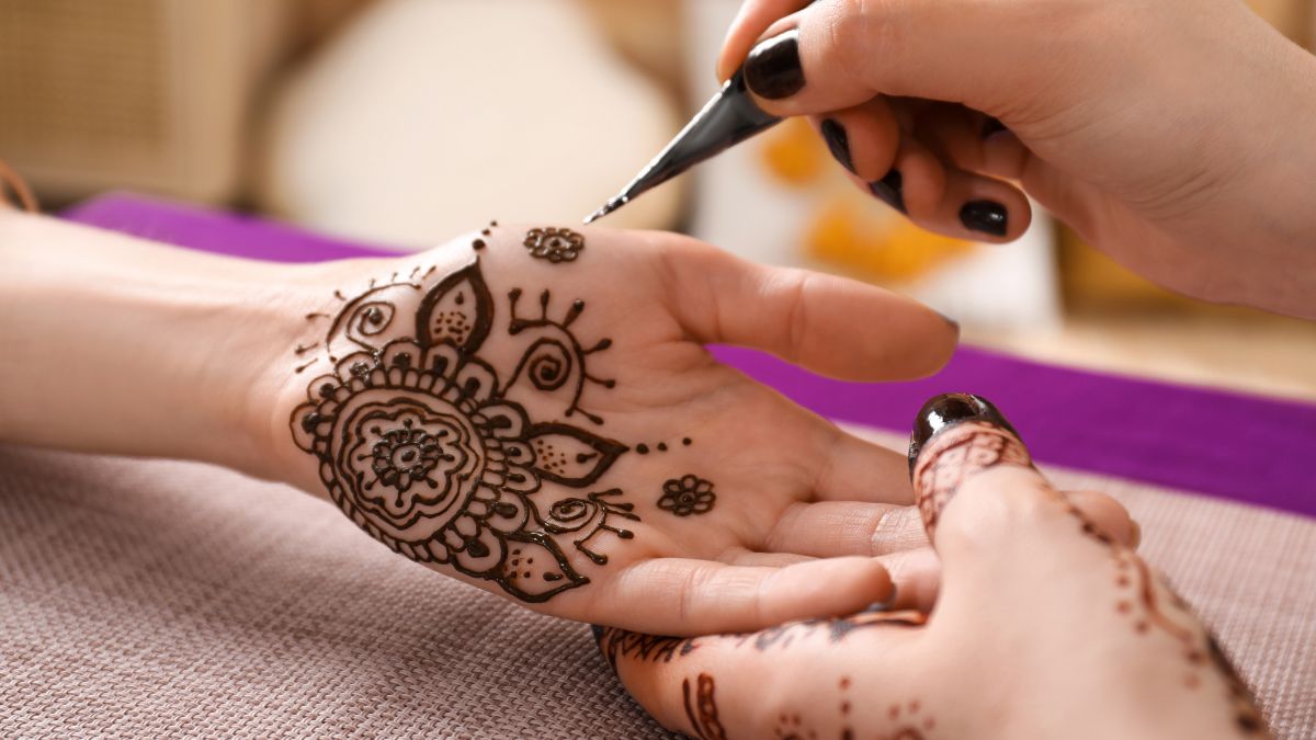 160+ Simple Mehndi Designs Perfect For Minimalist Brides! - ShaadiWish