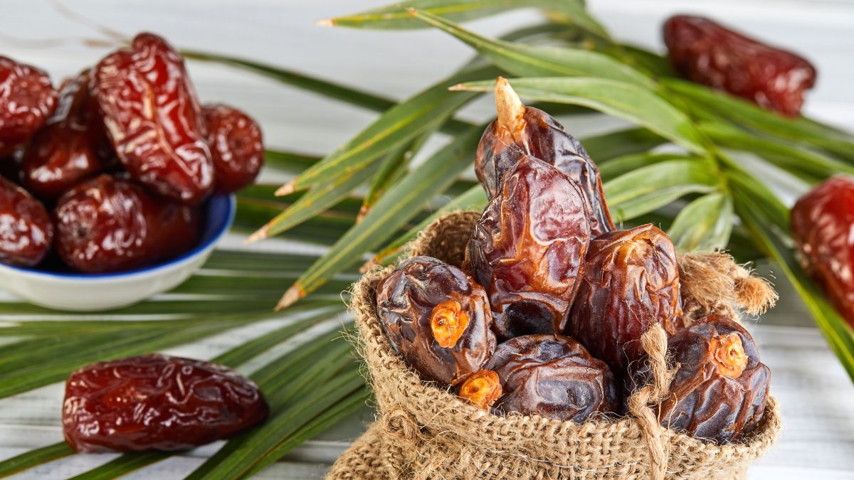 Eat 2 Pieces Of Dry Dates On Empty Stomach For Better Digestion