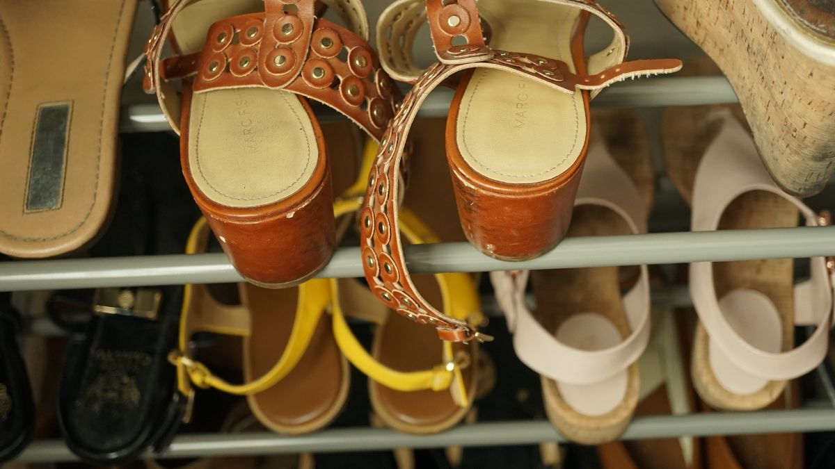 Never Wear Shoes At THESE 3 Places According To Vastu Shastra To Avoid