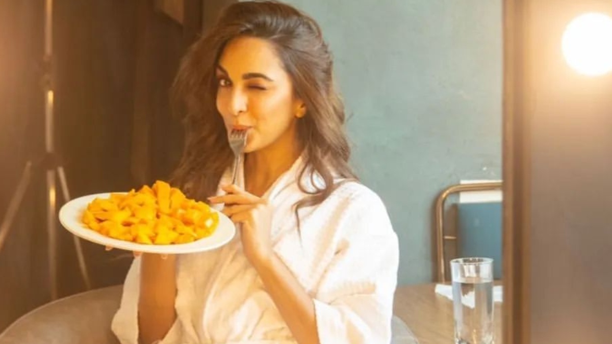 kiara-advani-turns-chef-as-she-bakes-cake-with-her-favourite-snack-video-goes-viral