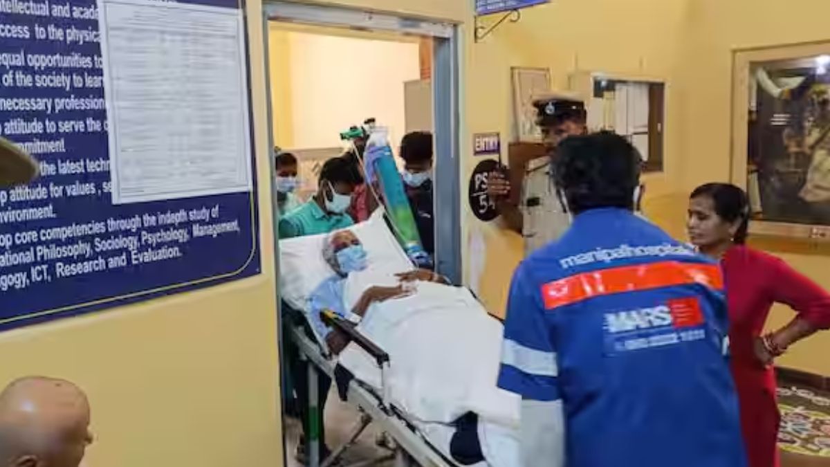 bengaluru-78-year-old-woman-diagnosed-with-pneumonia-goes-to-vote-on-stretcher