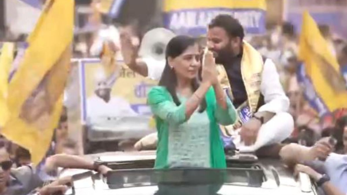 Sunita Kejriwal Leads AAP's Roadshow In Delhi For Lok Sabha Election Campaign; WATCH